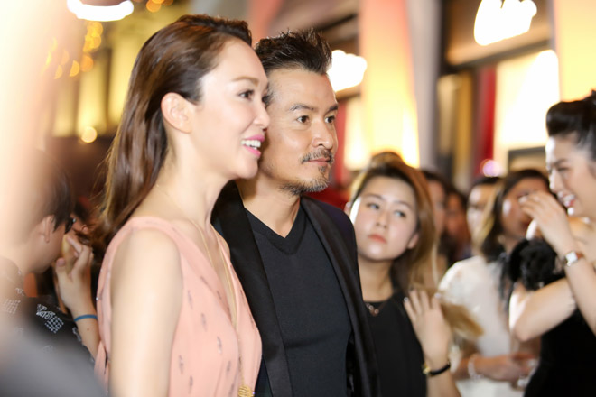 Đến Việt Nam, vợ chồng Thần điêu đại hiệp trông xuống sắc ở tuổi U50